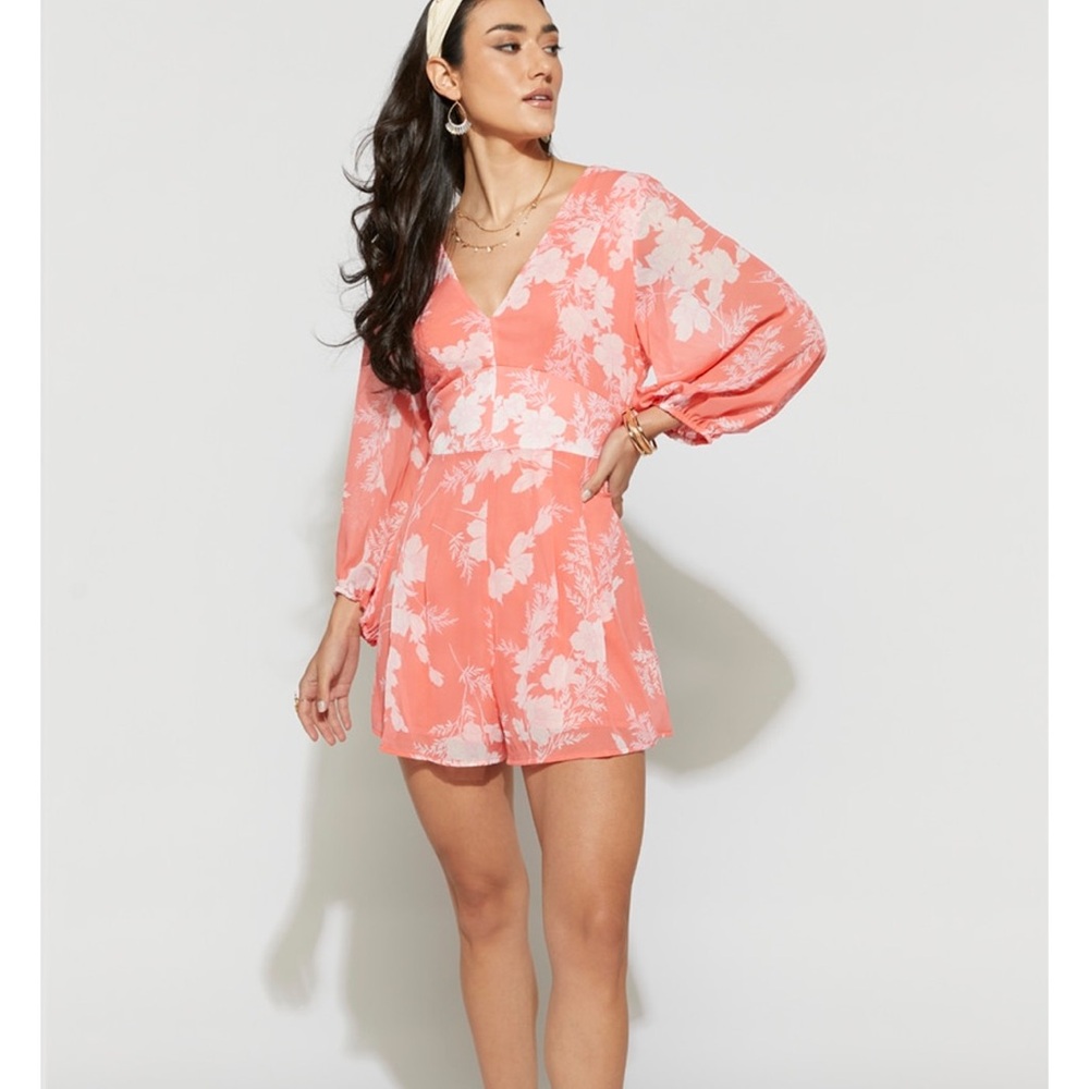 FRANCESCA'S Parker V Neck Floral Summer Coral Romper NWT / Size XS Extra Small